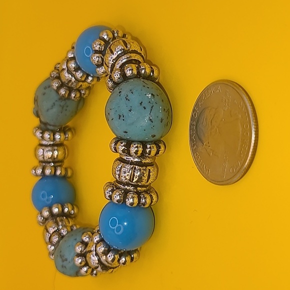Silver toned and faux turquoise stretch bracelet - Picture 3 of 3